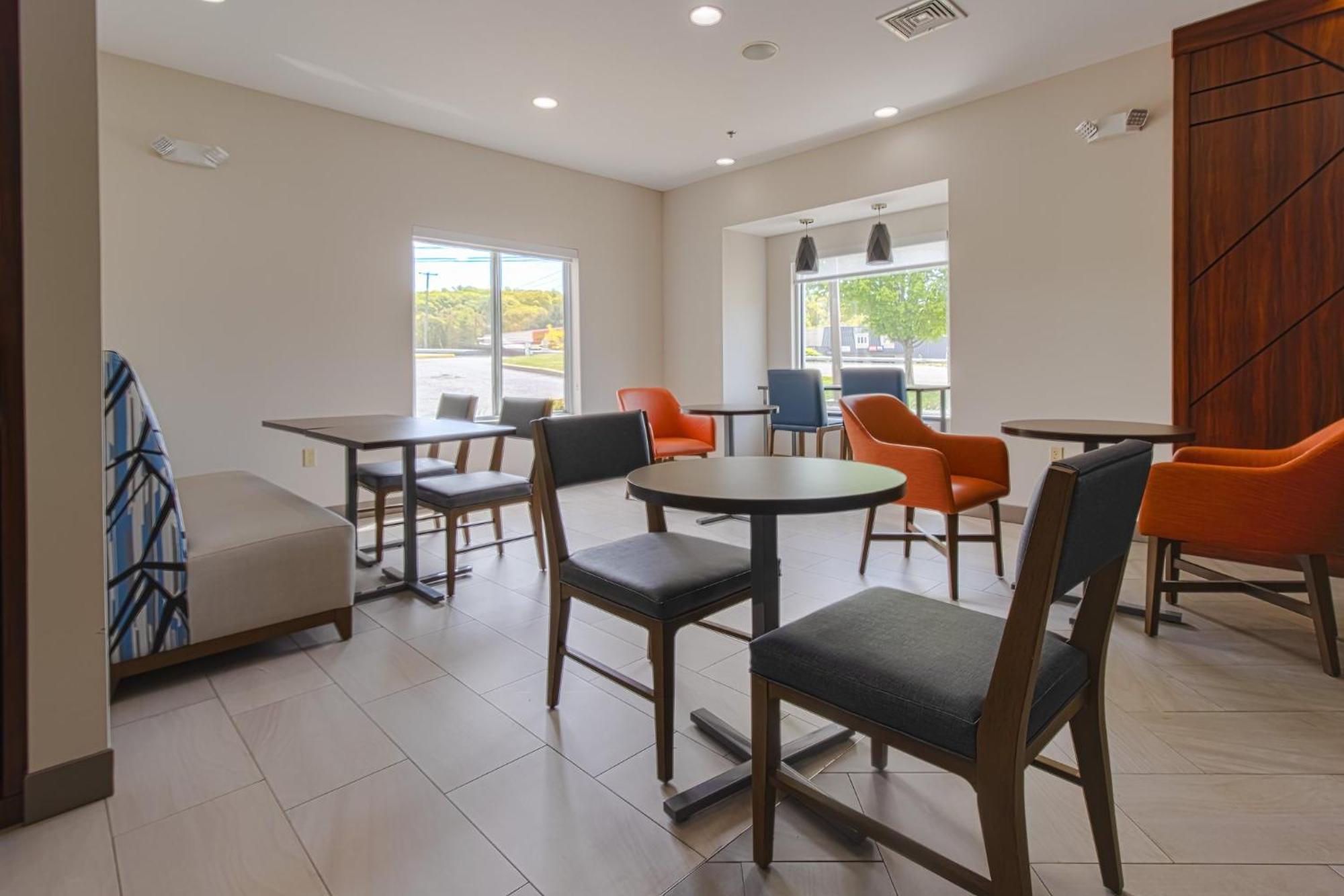 Holiday Inn Express Hartford-Newington By Ihg Buitenkant foto