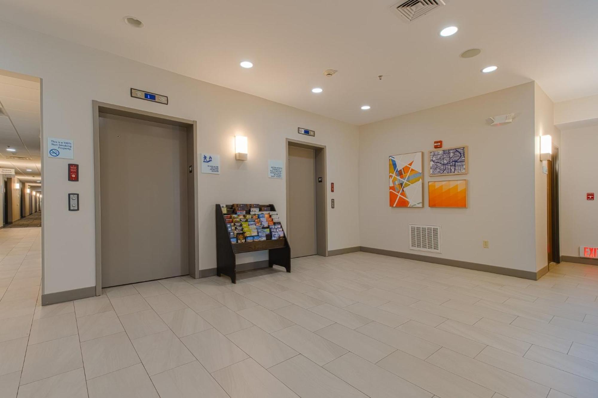 Holiday Inn Express Hartford-Newington By Ihg Buitenkant foto