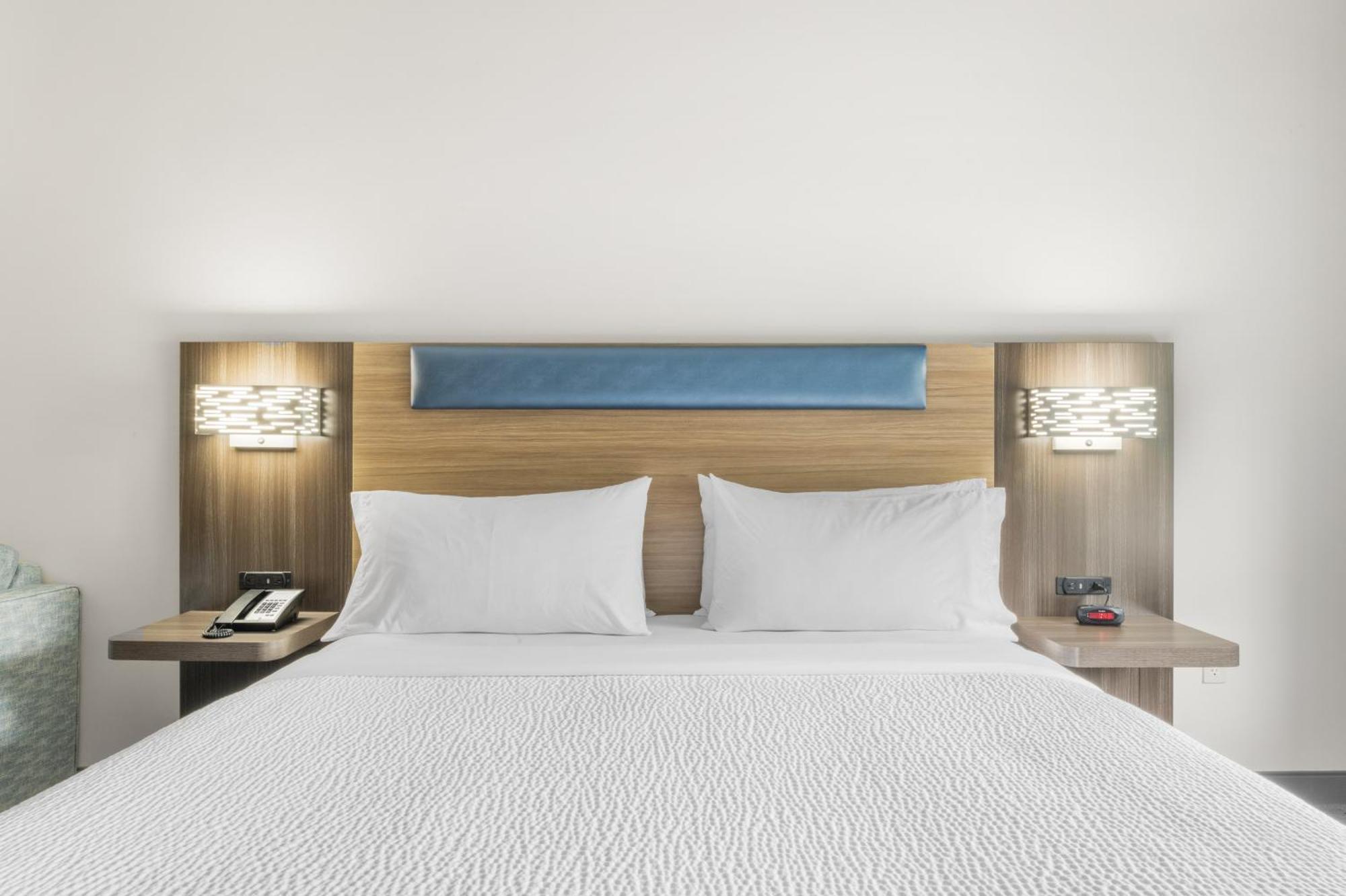 Holiday Inn Express Hartford-Newington By Ihg Buitenkant foto