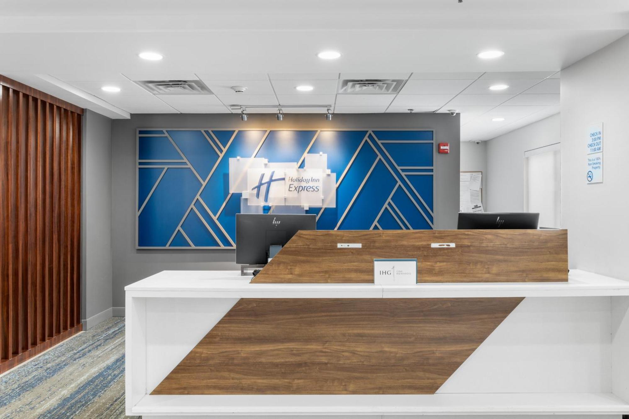 Holiday Inn Express Hartford-Newington By Ihg Buitenkant foto