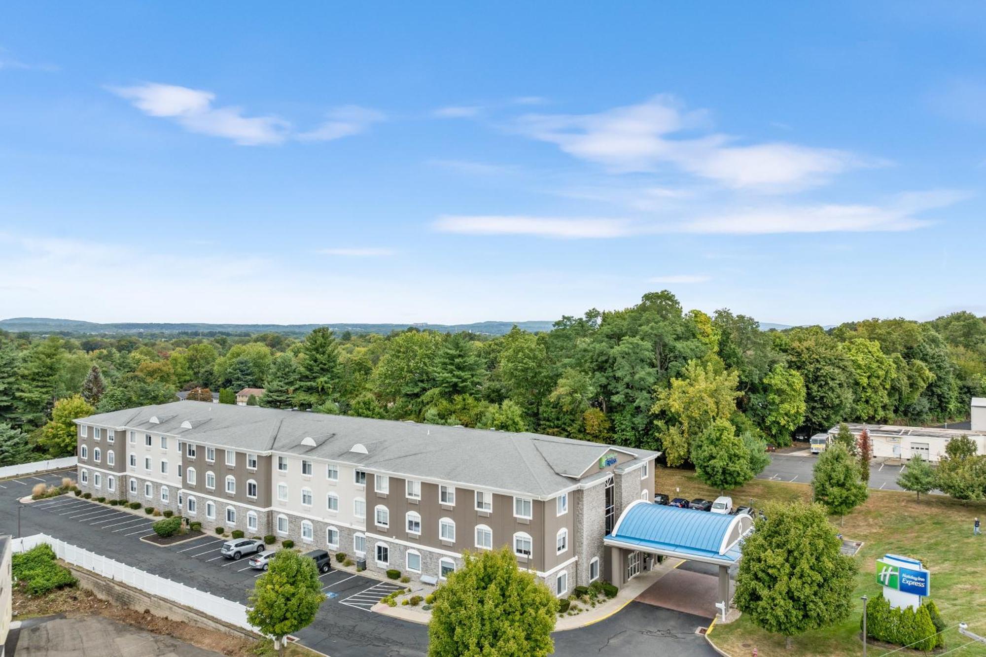 Holiday Inn Express Hartford-Newington By Ihg Buitenkant foto
