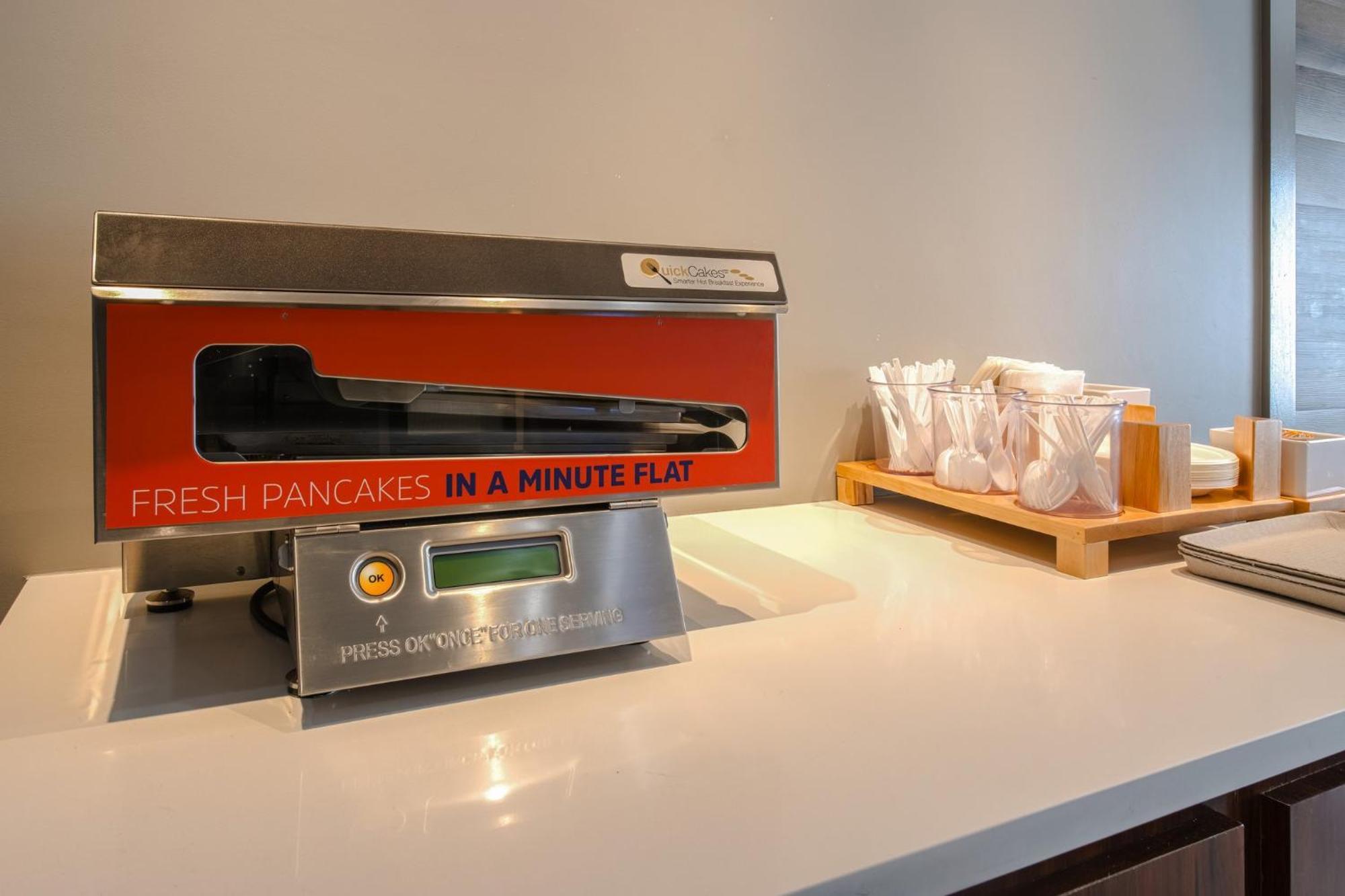 Holiday Inn Express Hartford-Newington By Ihg Buitenkant foto